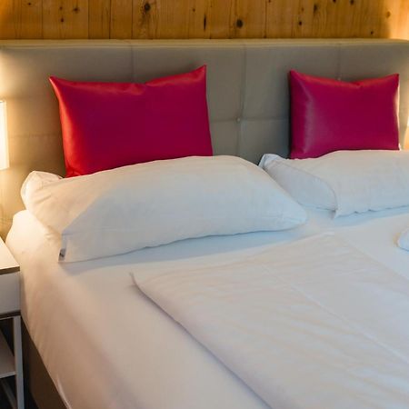4U Hotel Men Only Hohenthurn Esterno foto