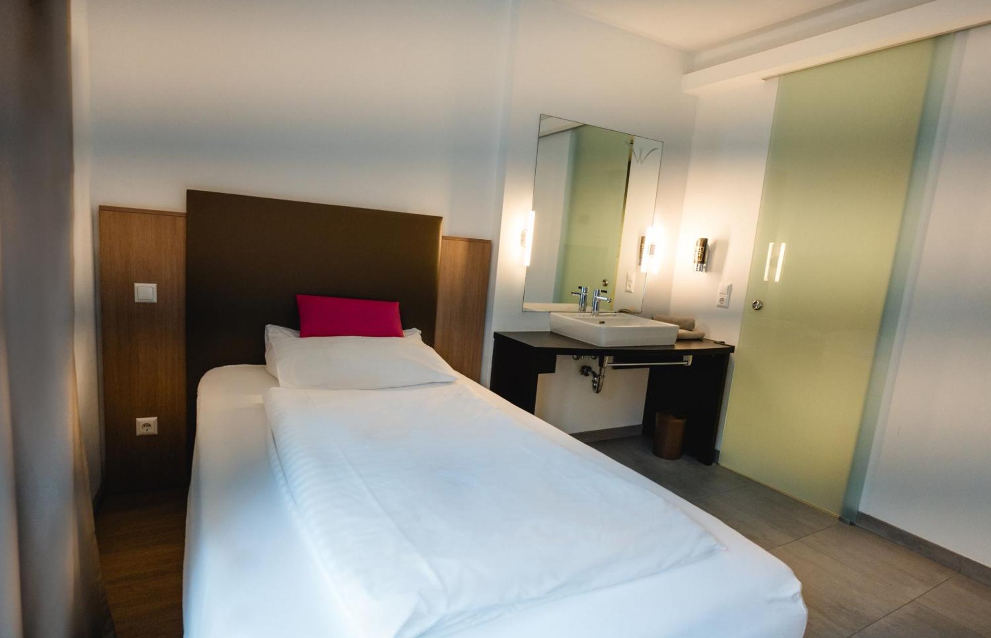 4U Hotel Men Only Hohenthurn Esterno foto